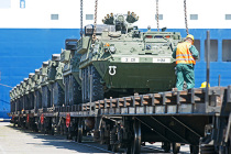 Из Вентспилса по железной дороге будет перевозиться военная техника НАТО