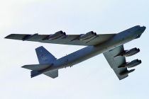 Бомбардировщики В-52 ВВС США проследовали через небо Литвы