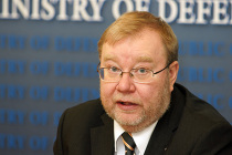 На должность министра обороны Эстонии выдвинут Урмас Рейнсал