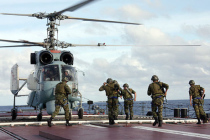 Морские пехотинцы Северного флота готовятся к десантной операции в Арктике
