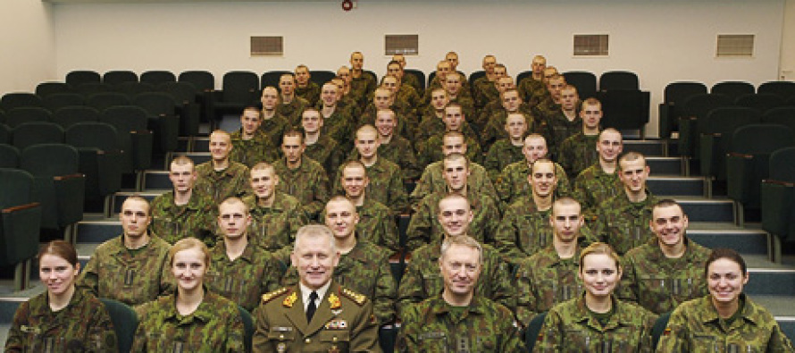 Командующий ВС Литвы встретился в курсантами первого курса военной академии