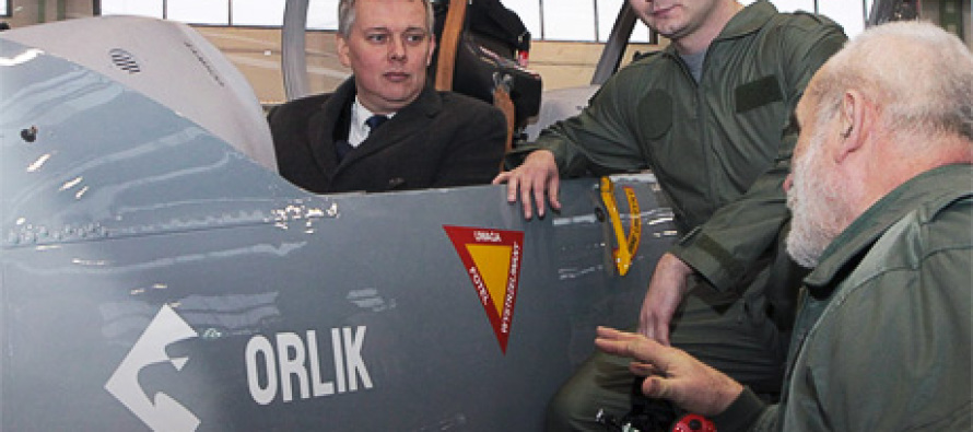 Министр обороны Польши посетил сервисный центр самолётов CASA в Варшаве