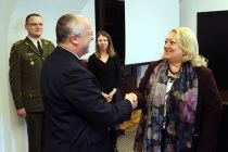 Министр обороны Литвы встретился с послом Франции
