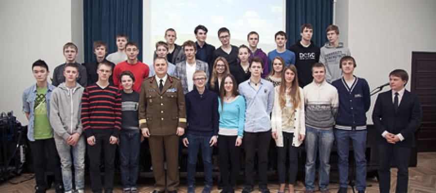Командующий Силами Обороны встретился с учащимися Русской гимназии Кесклинна