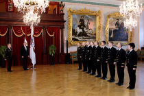 Академию обороны закончили шесть морских офицеров