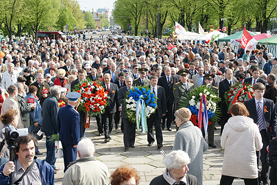 Помнит мир спасенный