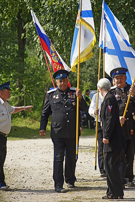 Цветы русским воинам на Луцавсале