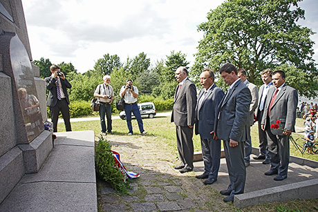 Цветы русским воинам на Луцавсале