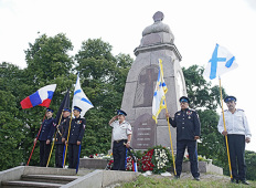 Цветы русским воинам на Луцавсале