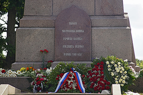 Цветы русским воинам на Луцавсале