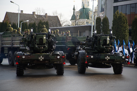 Военный парад в Пярну