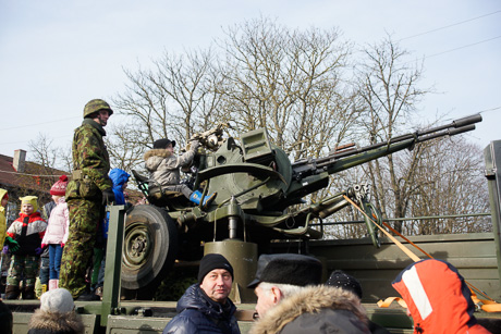 Военный парад в Пярну