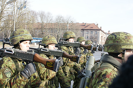 Военный парад в Пярну