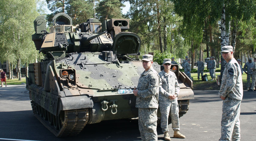 Американские военные на церемонии открытия учений «Saber Strike 2014»