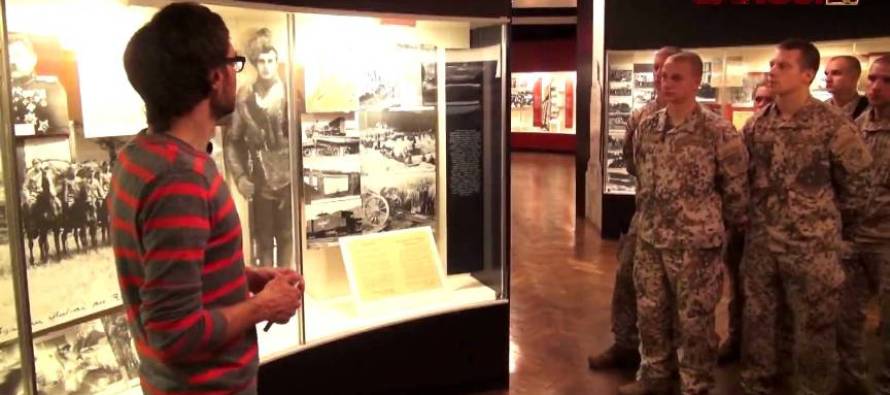 Солдаты НАТО в Военном музее Латвии