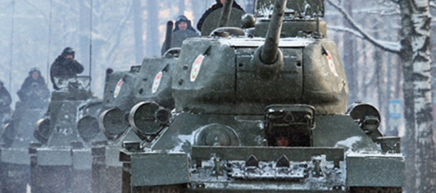 Танк Т-34 во главе парада