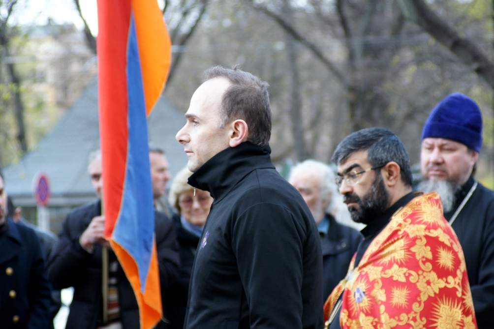 Геноциду армян 100 лет. Митинг у Хачкара в Риге