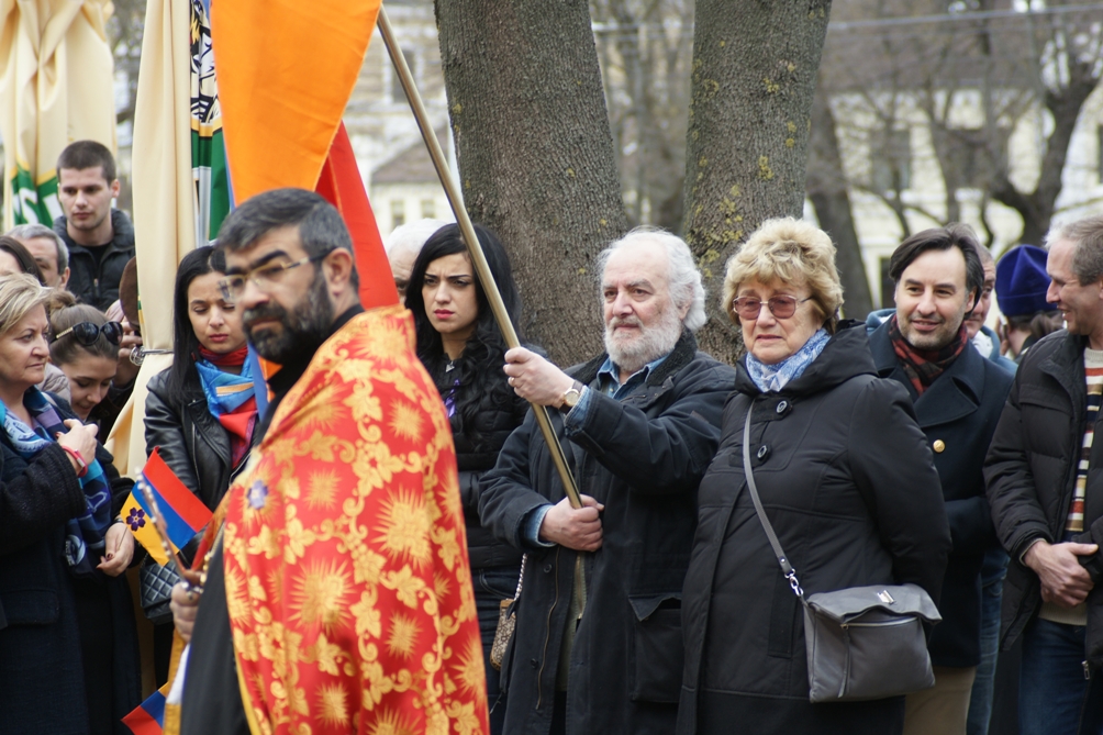 Геноциду армян 100 лет. Митинг у Хачкара в Риге