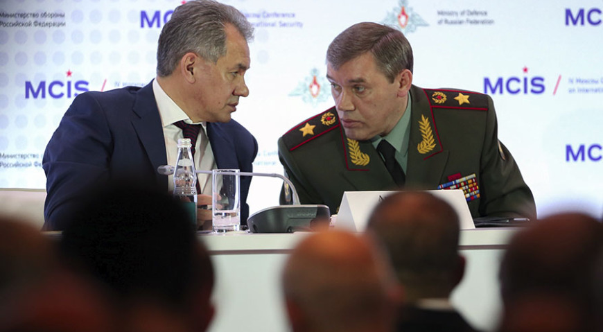Начальник Генерального штаба ВС РФ генерал армии Валерий Герасимов (справа)