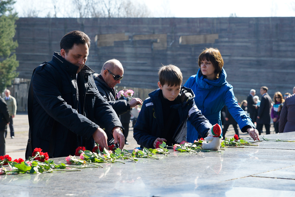 Мемориал Саласпилс: Церемония