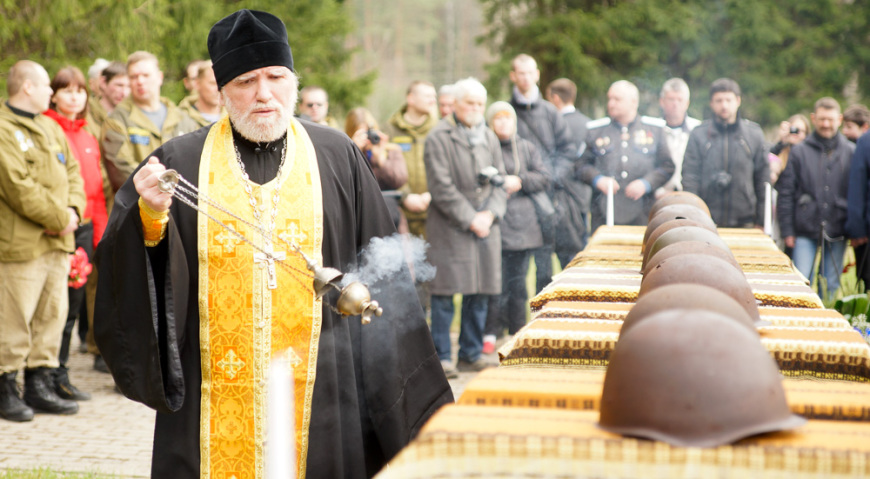 Панихиду отслужил отец Сергий из рижского Храма Александра Невского