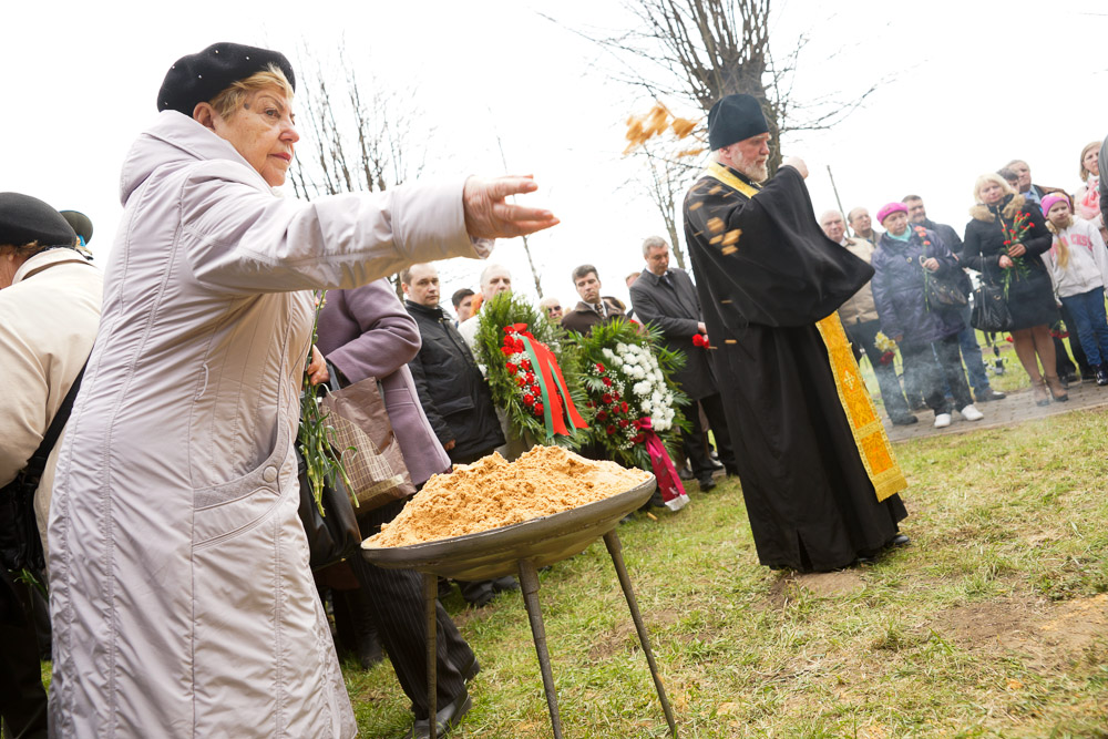 Захоронение Советских солдат в Ропажи