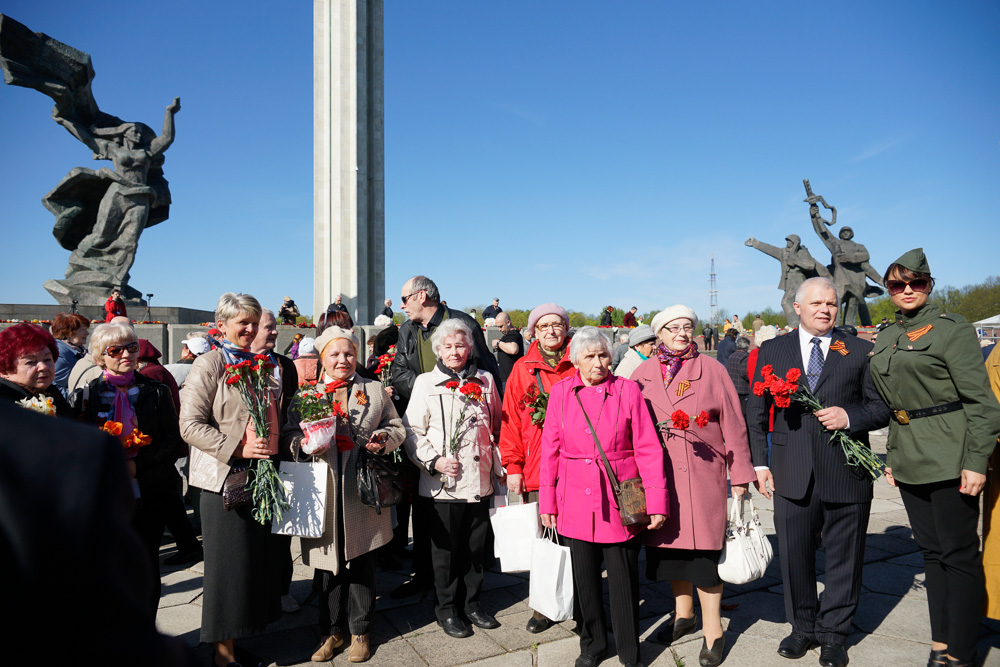 70 лет Победы в Риге: У Памятника Освободителям