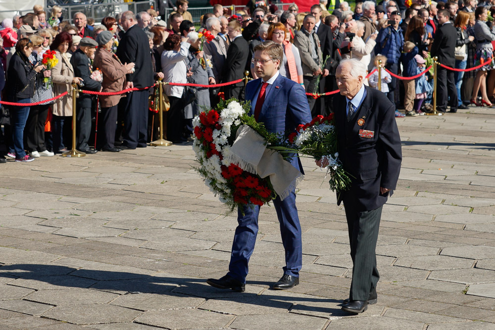 70 лет Победы в Риге: Возложение цветов