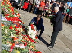 70 лет Победы в Риге: Возложение цветов