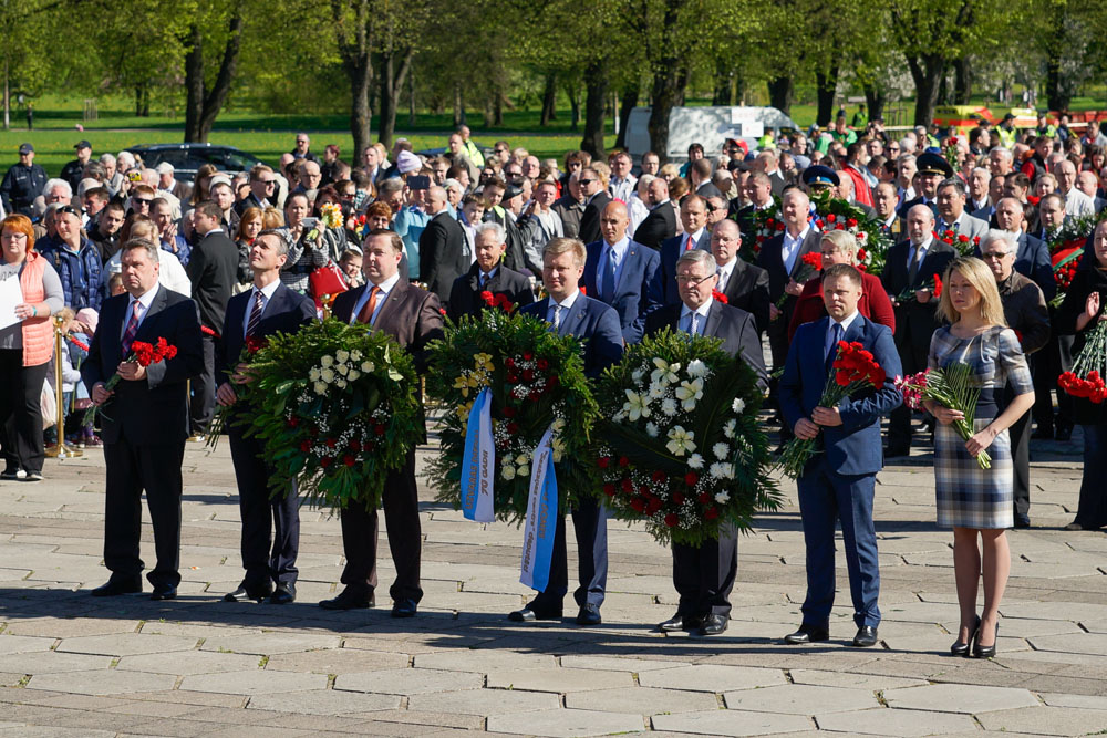 70 лет Победы в Риге: Возложение цветов