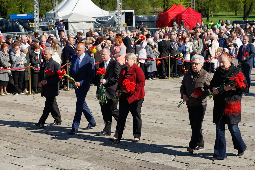 70 лет Победы в Риге: Возложение цветов