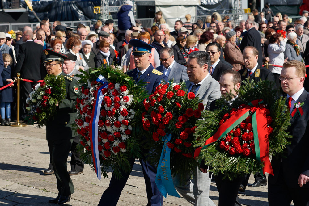 70 лет Победы в Риге: Возложение цветов