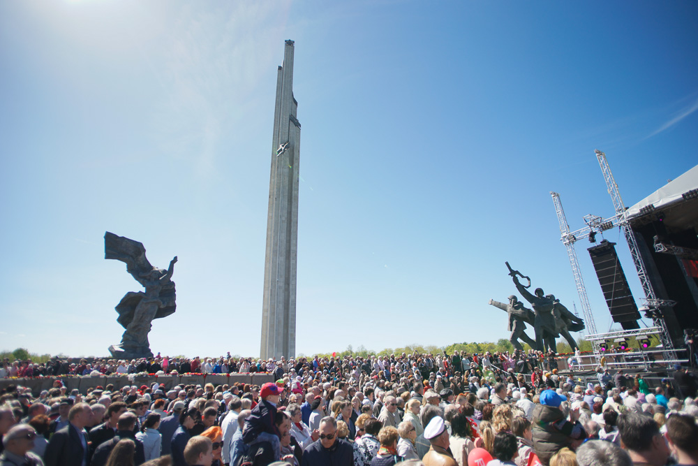 70 лет Победы в Риге: У Памятника Освободителям