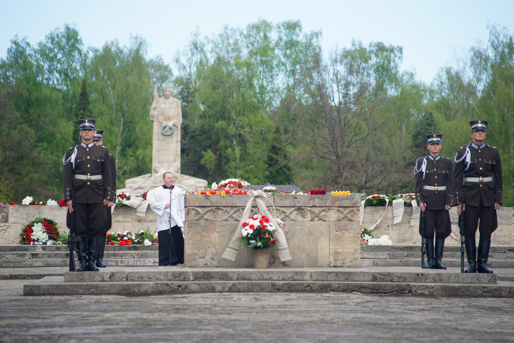 8 мая в Риге: Братское кладбище
