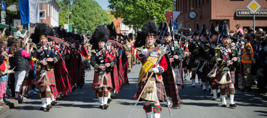 Шотландцы на параде в Фаллингбостеле