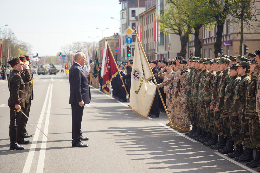 Елгава 4 мая: Парад войск