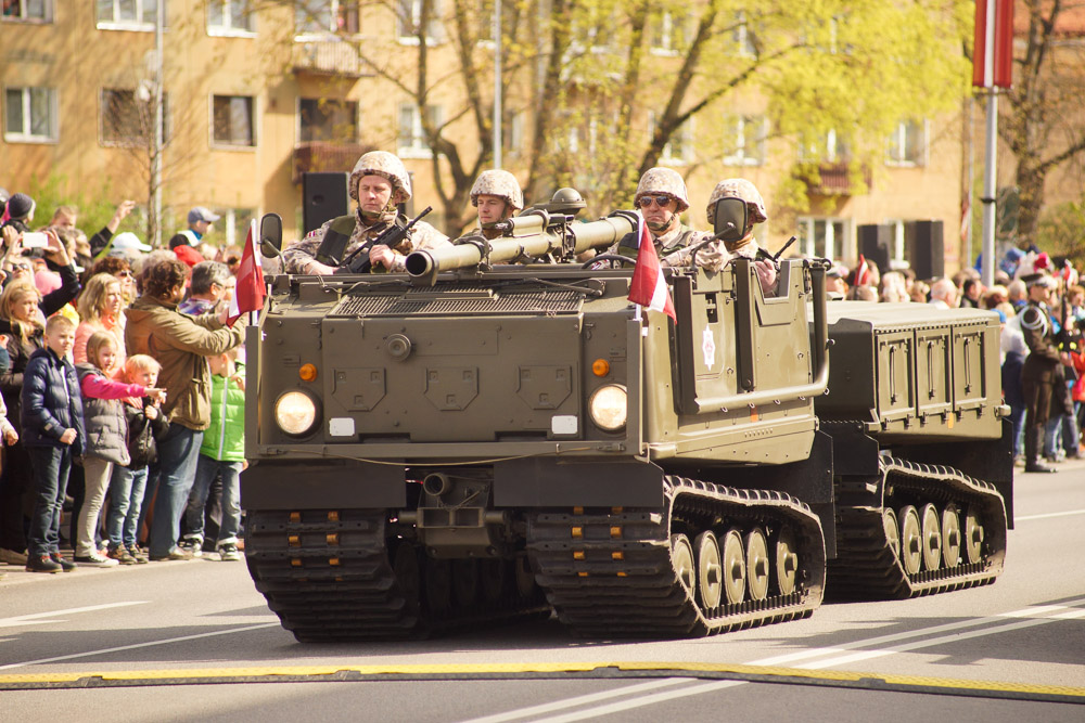 Елгава 4 мая: Парад техники