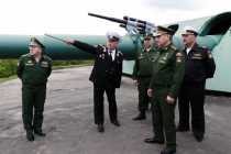Министр обороны посетил остров Русский