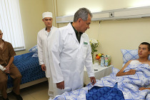 Шойгу посетил десантников в госпитале