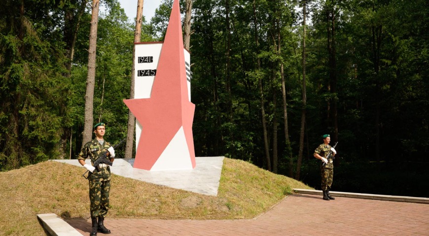 Памятник молодёжной интернациональной подпольной организации деревни Прошки