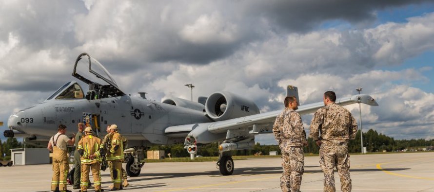 Штурмовики А-10 на авиабазе в Лиелварде