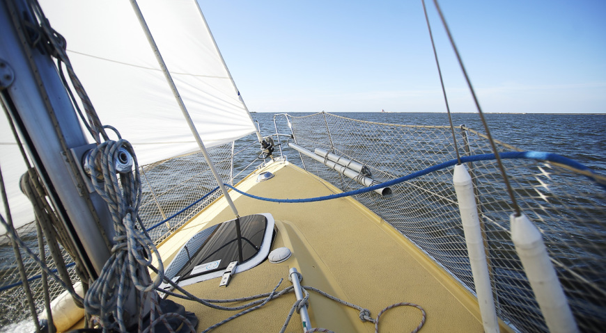 Скорость ветра в заливе — 8 м/сек, высота волны метра полтора
