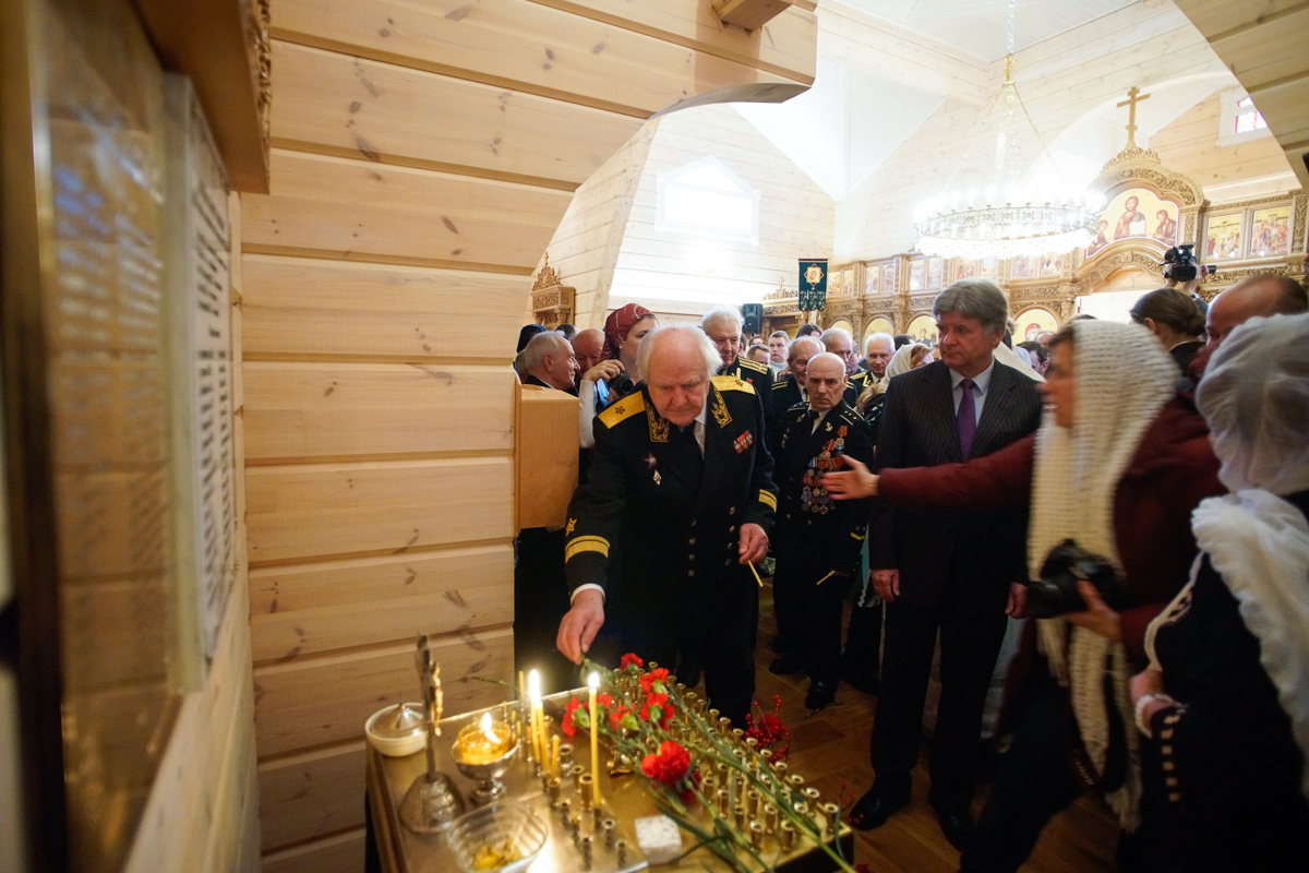 Подводная лодка Акула: Молебен в Храме