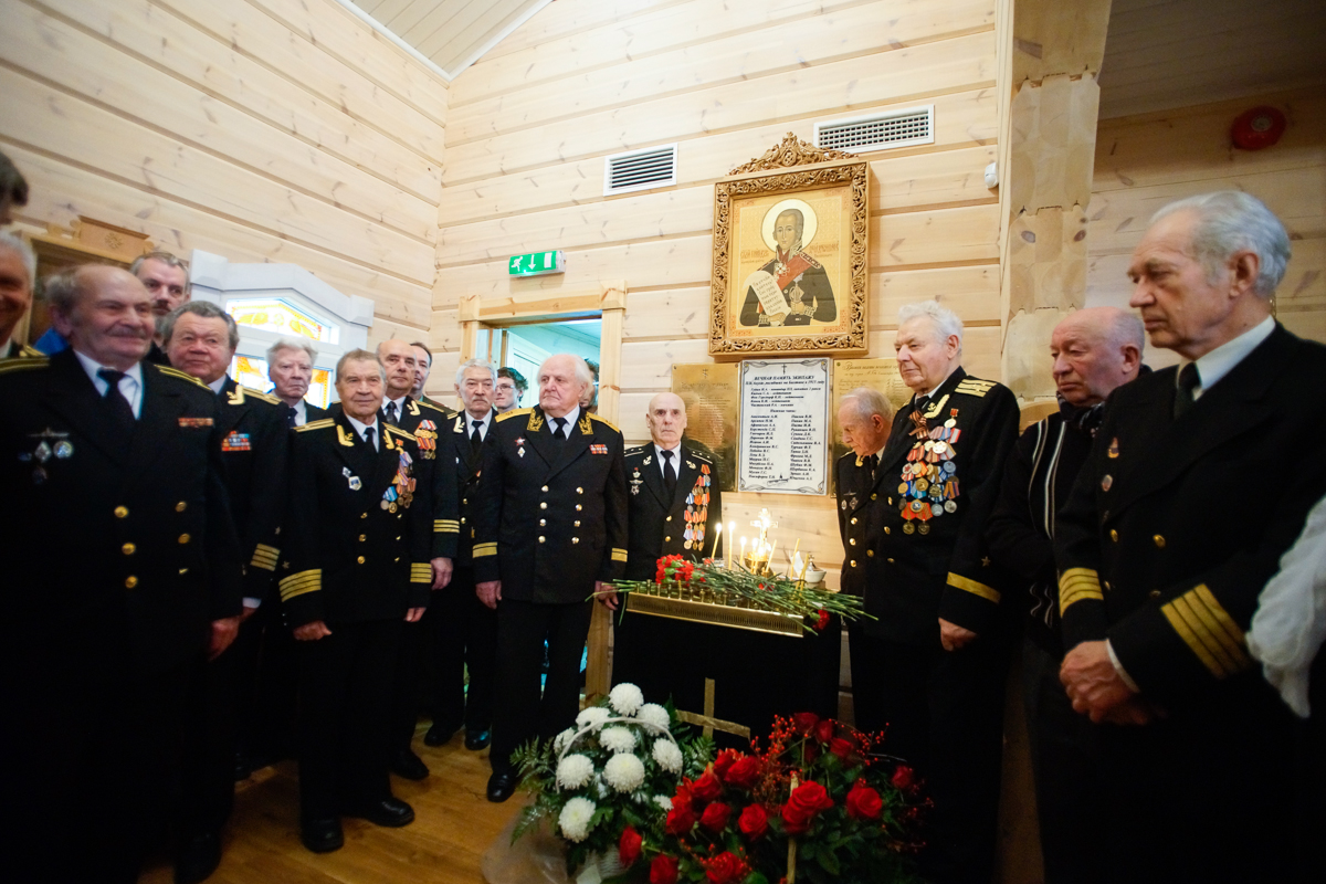 Подводная лодка Акула: Молебен в Храме