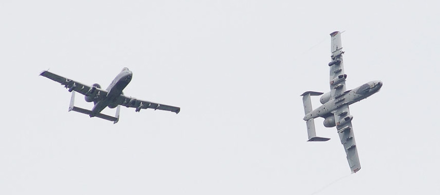 Посадка штурмовиков А-10 на эстонском аэродроме