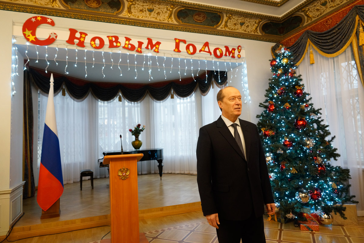 Приём в Посольстве России