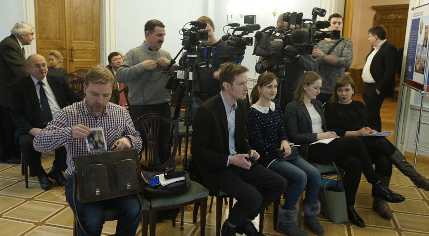 Журналисты на пресс-конференции в посольстве России