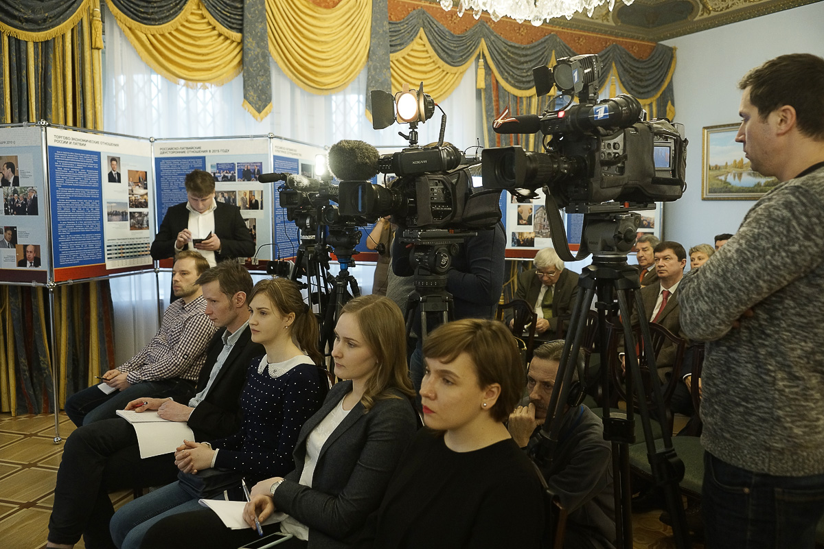День дипломатического работника: Пресс конференция посла