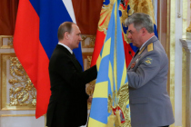 Главковерх вручил ВКС Боевое знамя