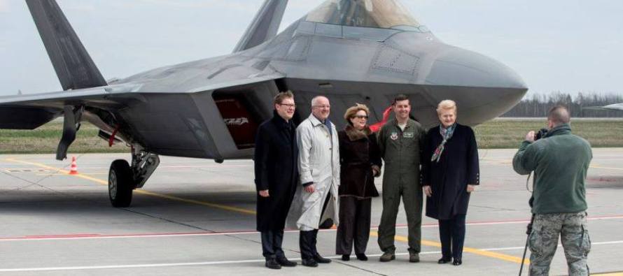 Литву посетили два истребителя F-22 Raptor